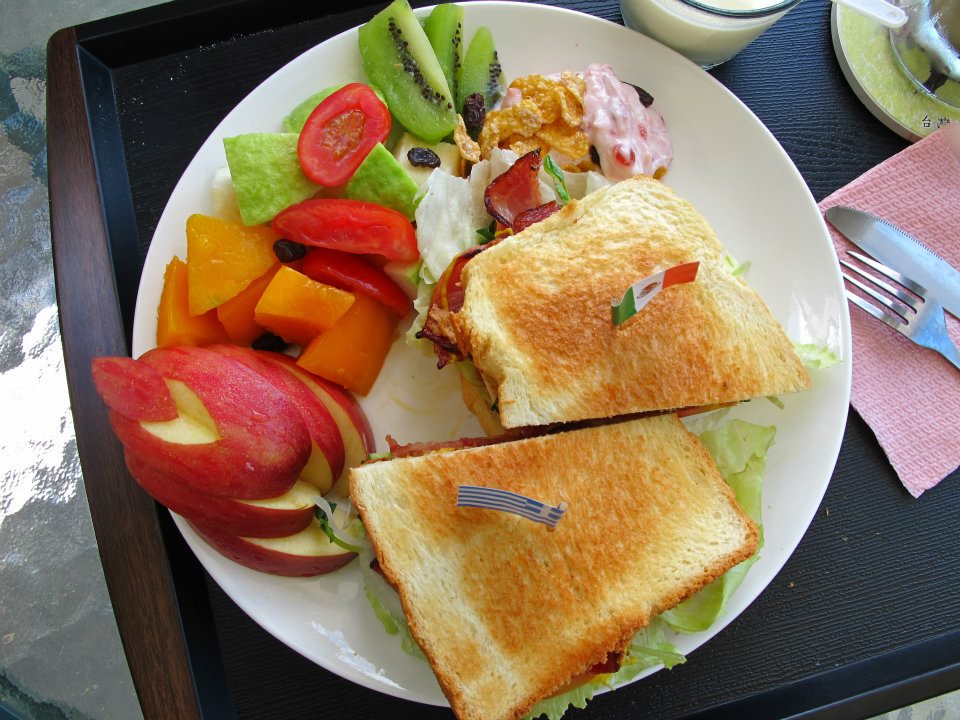 餐厅 房客可享有免费早餐,以西式套餐形式供应,有面包,蛋,热狗,沙拉